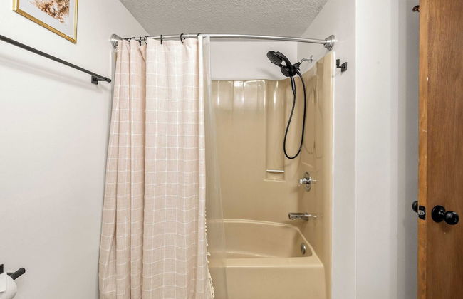 The Bear's Den by Avantstay Prime Location, Renovated w/ Movie & Game Room - Foto 27