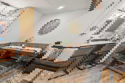 Foto 7 - The Bear's Den by Avantstay Prime Location, Renovated w/ Movie & Game Room