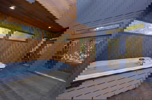 Foto 47 - Pool, Hot Tub, Game Room, Fire Pit Luxe & Private 4bdr Maverick by Avantstay