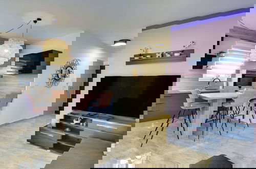 Foto 21 - Modern Apartment With Terrace
