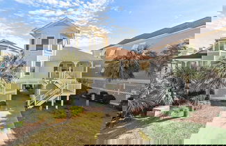 Photo 1 - 54 Pelican Bay by Avantstay Steps From Beach + Community Pool