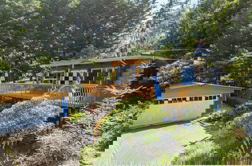 Photo 1 - Mid-century Beach Cabin by Avantstay Walk to Beach