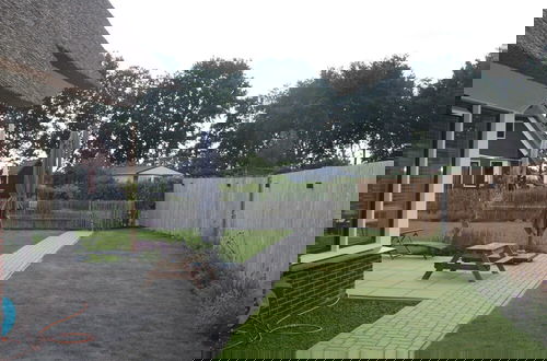 Foto 15 - Villa With Large Garden in a Holiday Park