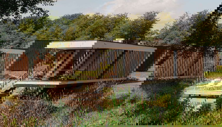 Foto 1 - Modern Lodge on the Water in a Holiday Park