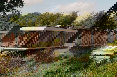 Foto 1 - Modern Lodge on the Water in a Holiday Park