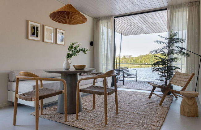 Modern Lodge on the Water in a Holiday Park - Photo 18