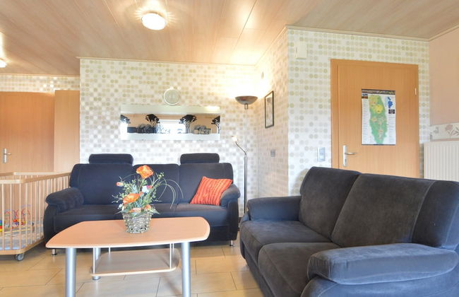 Comfy Holiday Home in Burg Reuland With Sauna, Terrace, BBQ - Foto 1