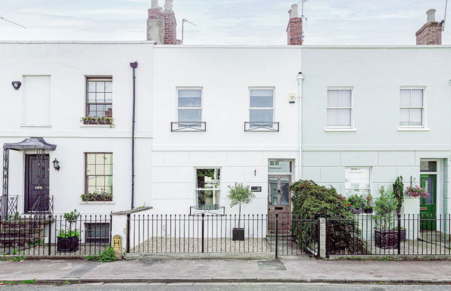 Stunning Townhouse with Large Garden - Foto 48