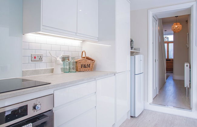 Stunning Townhouse with Large Garden - Foto 21