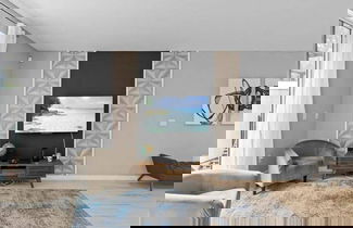 Foto 3 - Beautiful Vacation Home With Splash Pool 35
