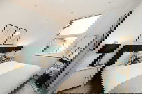 Foto 5 - The Shepherd s Bush Wonder - Trendy 4bdr Home With Garden Terrace