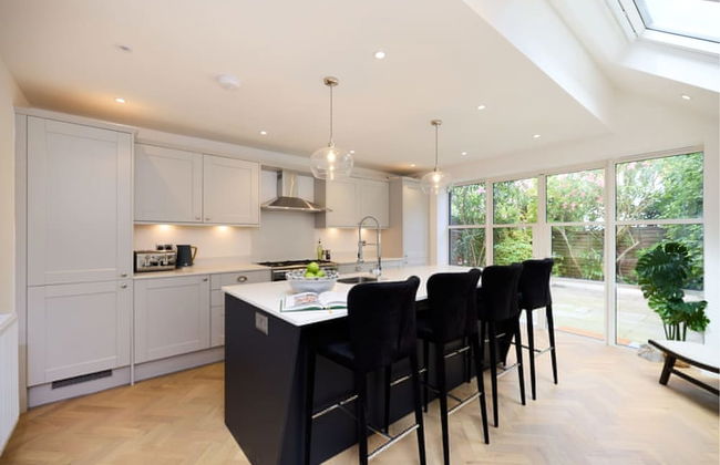 The Shepherd s Bush Wonder - Trendy 4bdr Home With Garden Terrace - Foto 2