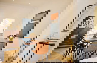 Foto 3 - The Shepherd s Bush Wonder - Trendy 4bdr Home With Garden Terrace