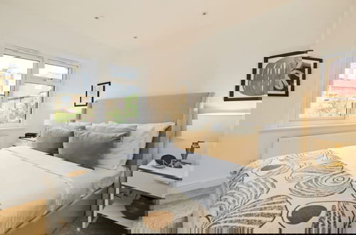Foto 6 - The Shepherd s Bush Wonder - Trendy 4bdr Home With Garden Terrace