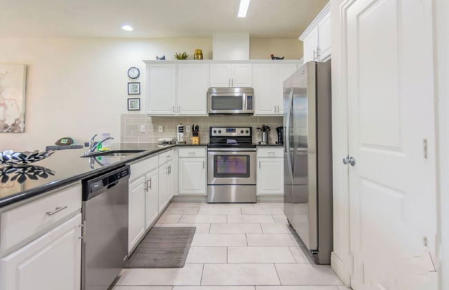 Beautiful Townhome With Hot Tub 13 - Photo 16
