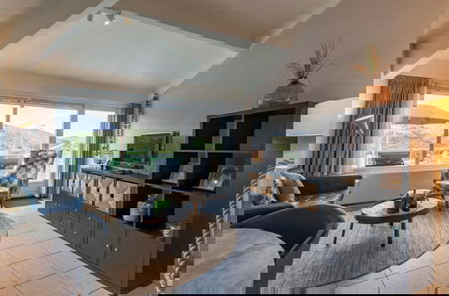 Photo 9 - Stylish Apartment With Balcony