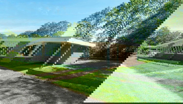 Foto 1 - Cozy Bungalow With Patio