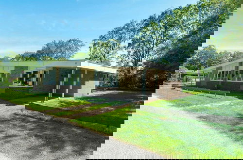 Foto 1 - Cozy Bungalow With Patio