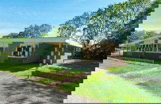 Foto 1 - Cozy Bungalow With Patio