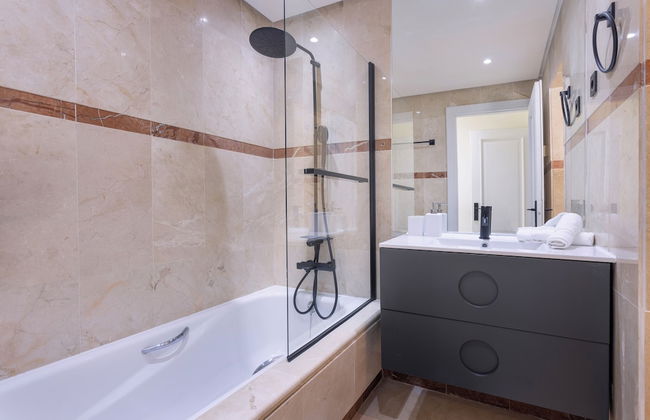 2 Bedroom, 2 Bathroom Penthouse Apartment - Photo 10