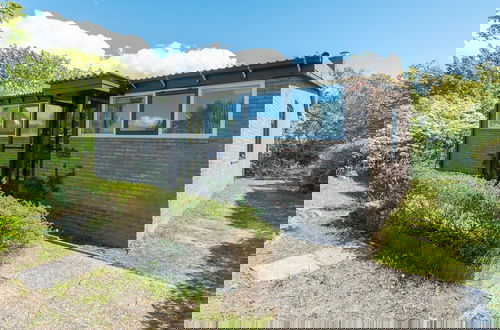 Foto 1 - Modern Home With Garden