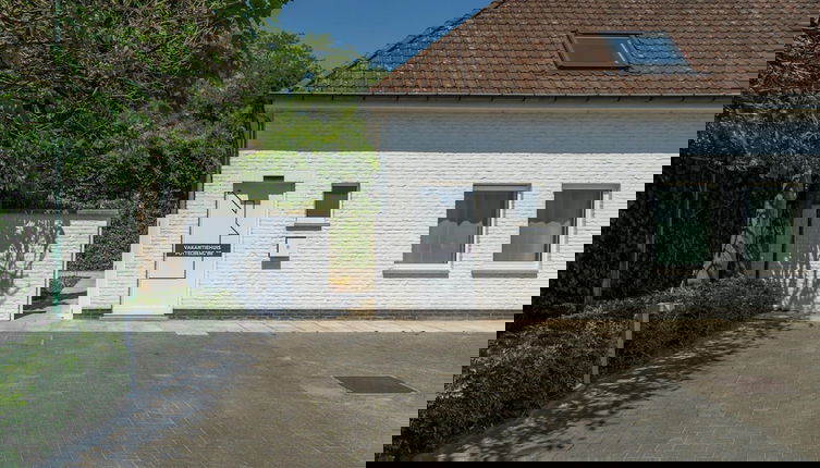 Photo 1 - Villa in Kortrijk With Heated Pool