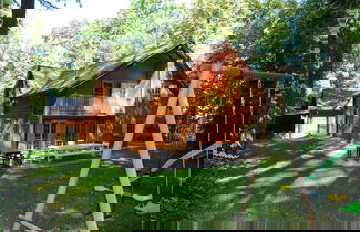 Foto 1 - Spacious Chalet Located at Bomal with Hot Tub & Garden Parlour