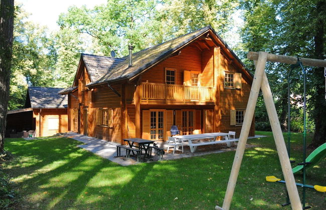 Spacious Chalet Located at Bomal with Hot Tub & Garden Parlour - Foto 22