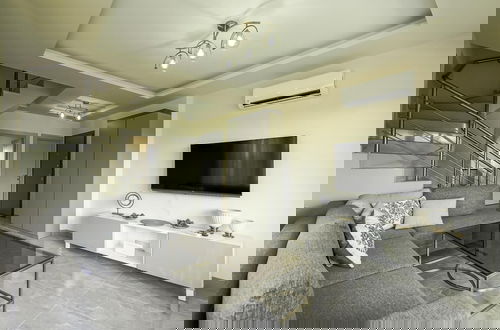 Photo 8 - Flat w Shared Pool and Balcony 8 min to Beach