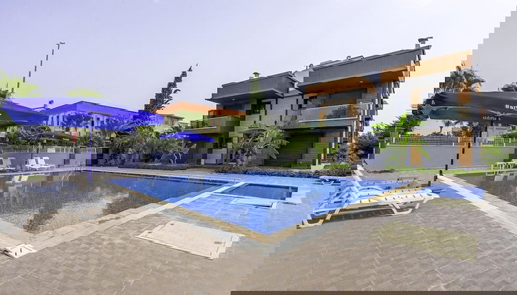 Photo 1 - Flat w Shared Pool and Balcony 8 min to Beach