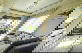 Photo 2 - Flat w Shared Pool and Balcony 8 min to Beach