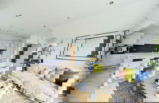 Photo 1 - The Woodborough Place - Beckoning 2bdr Flat With Balcony