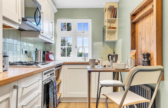 Charming Reigate Cottage Retreat - Foto 8