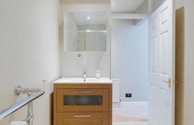 Charming Reigate Cottage Retreat - Foto 12