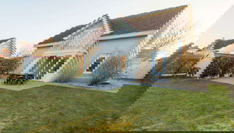 Foto 1 - Detached Villa With Dishwasher Near the Sea