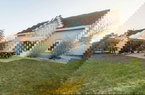Foto 1 - Detached Villa With Dishwasher Near the Sea