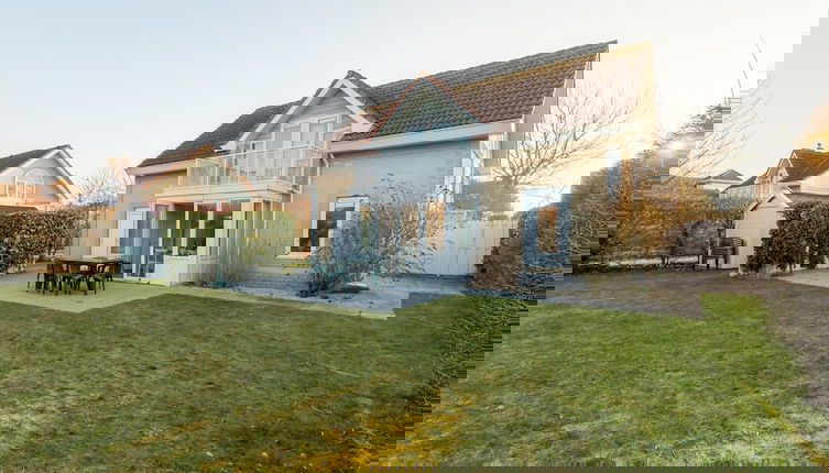 Foto 1 - Detached Villa With Dishwasher Near the Sea