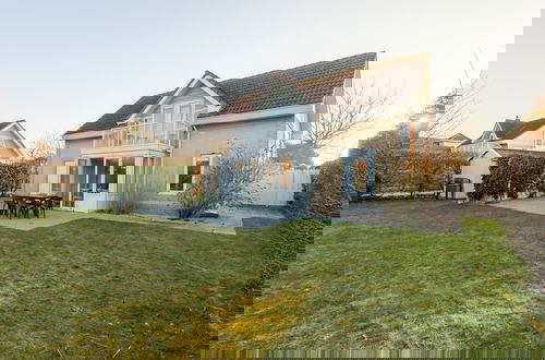 Foto 1 - Detached Villa With Dishwasher Near the Sea