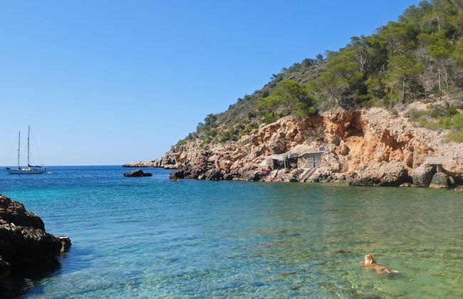Villa in Cala Tarida With Private Pool & Sea View - Foto 34