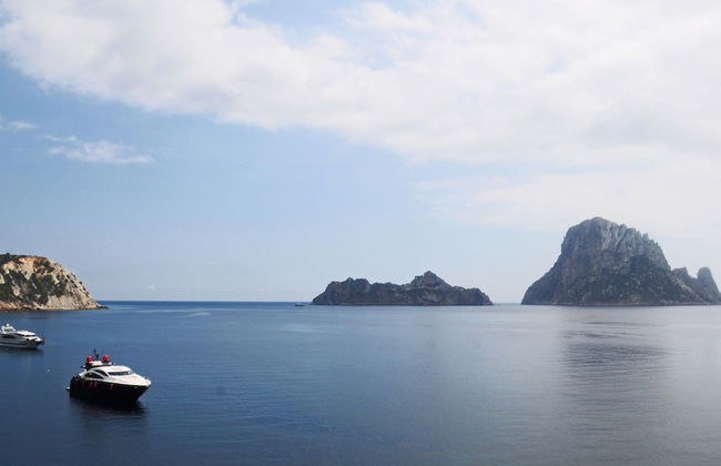 Villa in Cala Tarida With Private Pool & Sea View - Foto 35