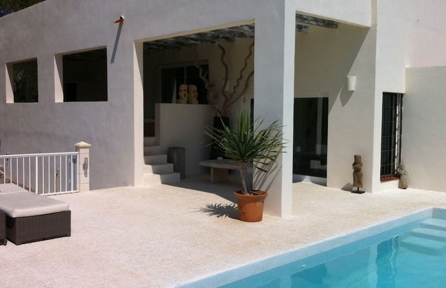 Villa in Cala Tarida With Private Pool & Sea View - Foto 32