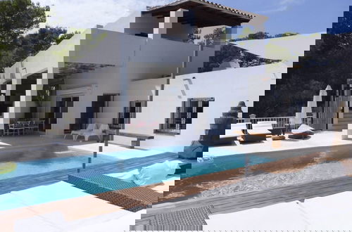 Foto 30 - Villa in Cala Tarida With Private Pool & Sea View