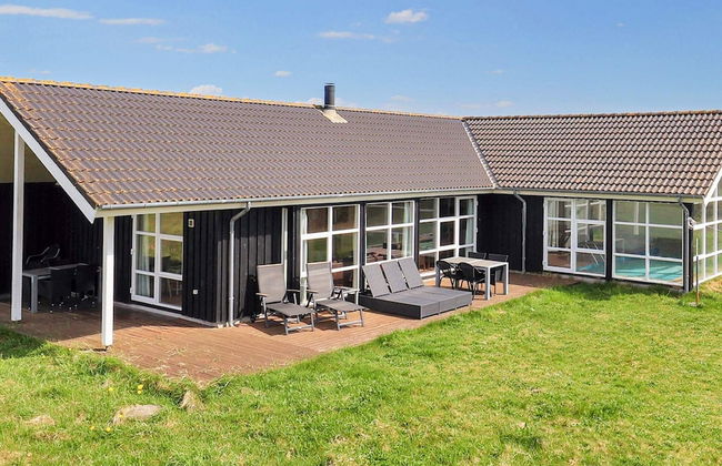 12 Person Holiday Home in Pandrup - Foto 35