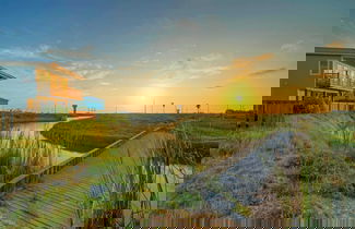 Foto 2 - Cart-friendly Boardwalk to the Beach Private Pool, Firepit & Pond Views 361 Bayview