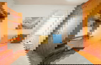Foto 3 - Downtown Classic With Terrace by Vacationy