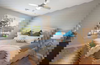 Photo 3 - Luxurious Downtown Condo