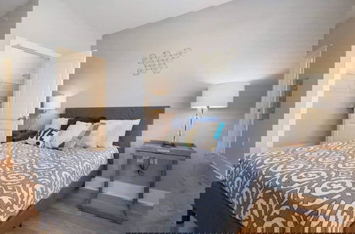 Photo 4 - Luxurious Downtown Condo