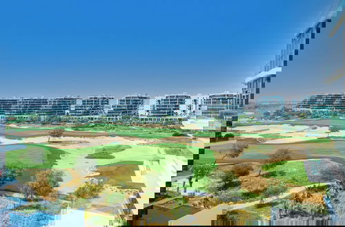 Foto 34 - Luxury StayCation - Studio in Damac Hills with Balcony and Golf Views