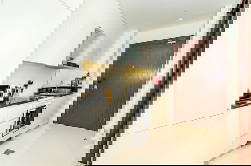 Foto 9 - Luxury StayCation - Studio in Damac Hills with Balcony and Golf Views