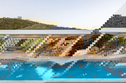 Photo 1 - La Perla Classic- 1 BR Beachfront Luxury Villa